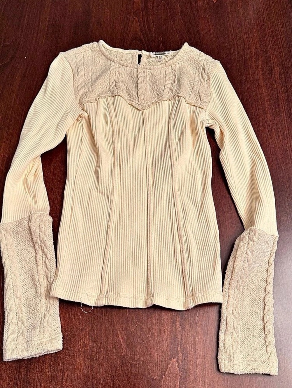 Gimmick Long Sleeve Top in Cream Size XS Like New